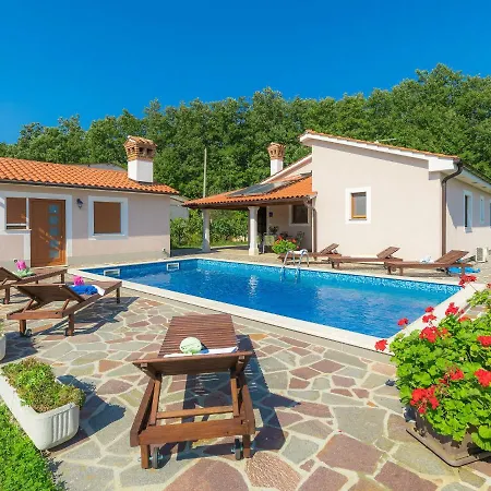 Mihael - Roj540 By Interhome * Žminj