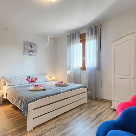 Holiday home Mihael - Roj540 By Interhome